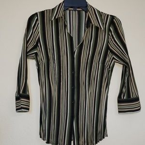 A blouse/button down w/mid elbow length sleeves